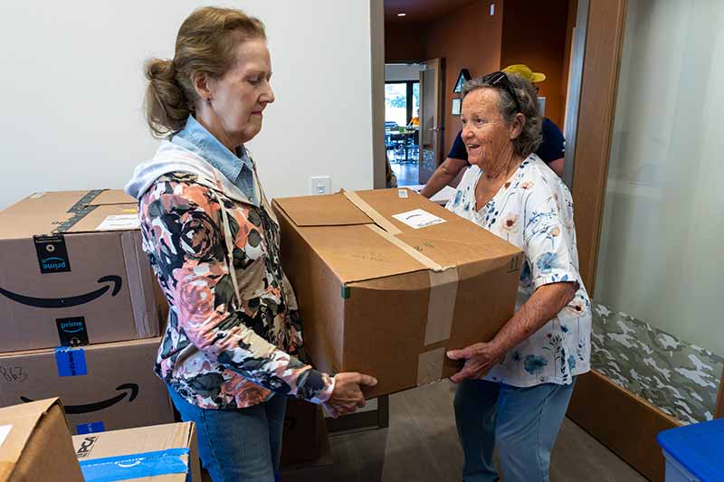 TVA retirees help arrange a new home for a veteran.