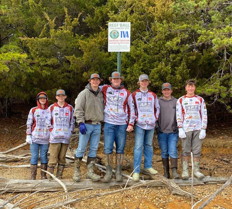 Student volunteers at Douglas Dam