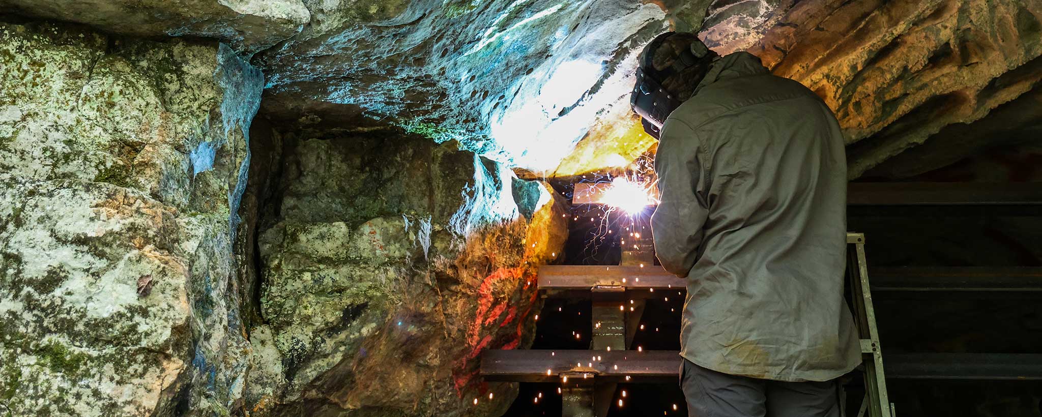 Welding cave gate Welding cave gate
