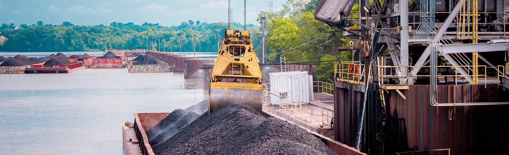 Barge of coal arrives at Gallatin Fossil Plant
