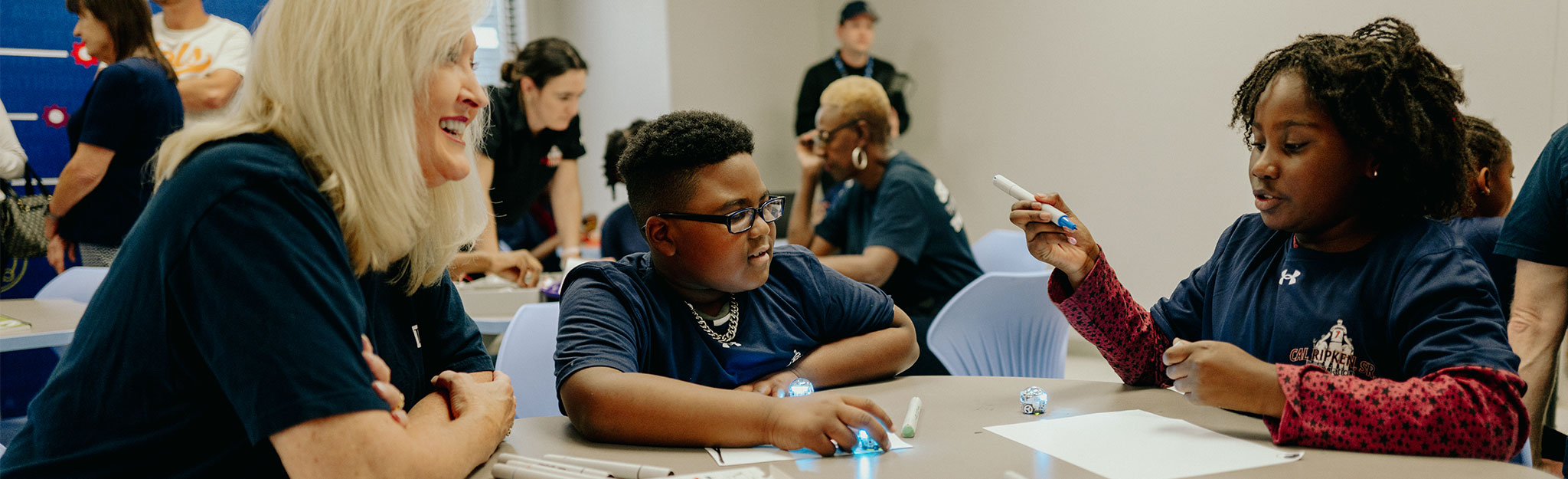 STEM volunteers helping students in Tupelo, MS