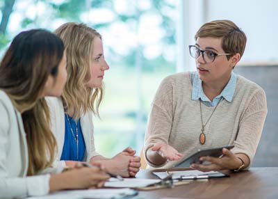 three_women_office