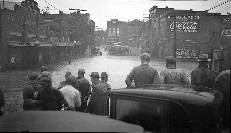 Flooding in Clinton, Tennessee, in 1927.