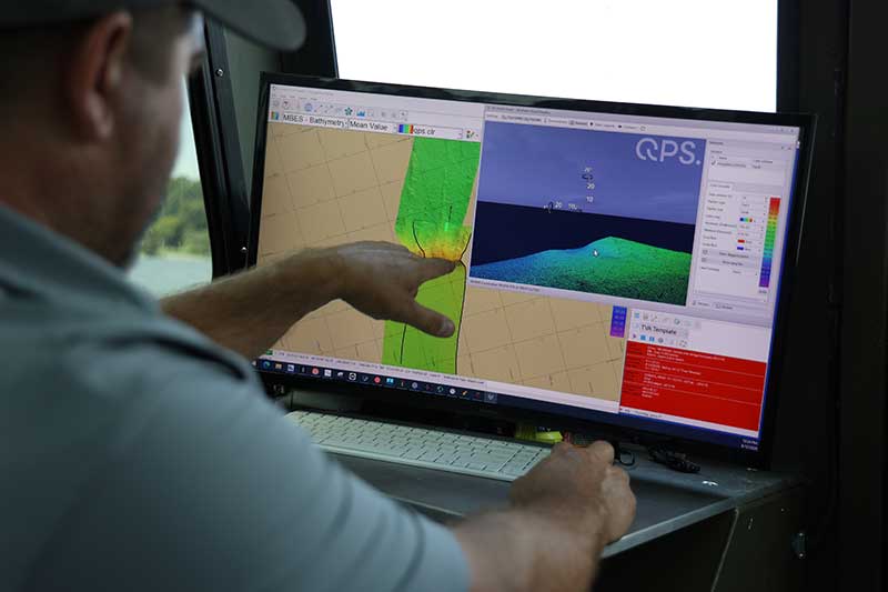 Sonar displays information on a computer screen