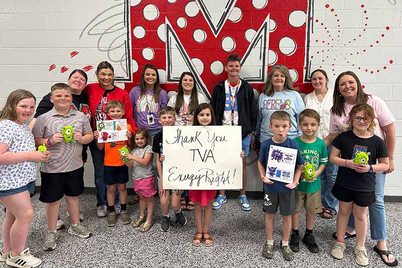 Students hold a Thank You TVA EnergyRight sign