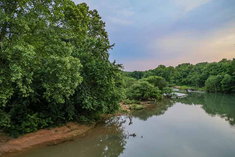 Scenic photo of Tennessee River