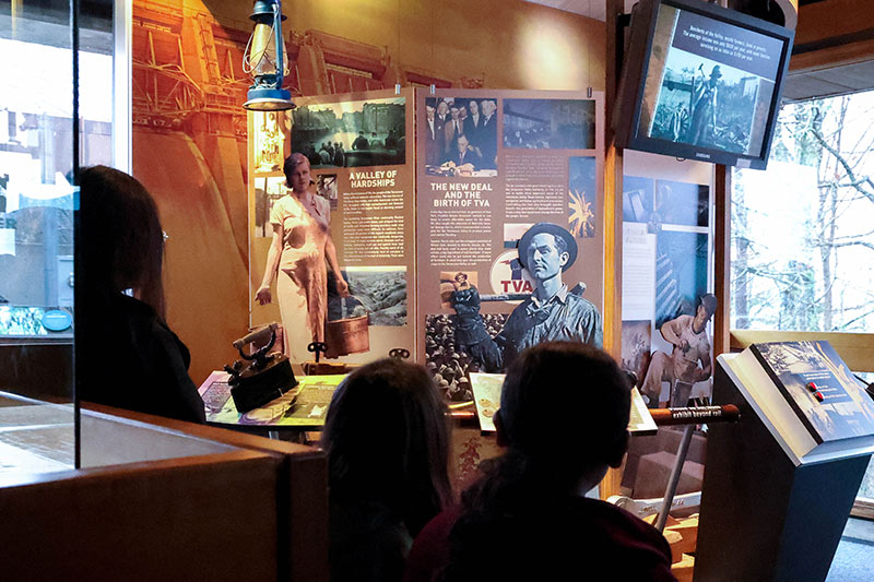 Guests at Raccoon Mountain Visitor Center