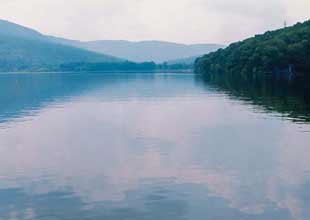 picture of a lake