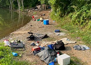 Leave-no-trace-thumbnail Trash on trail