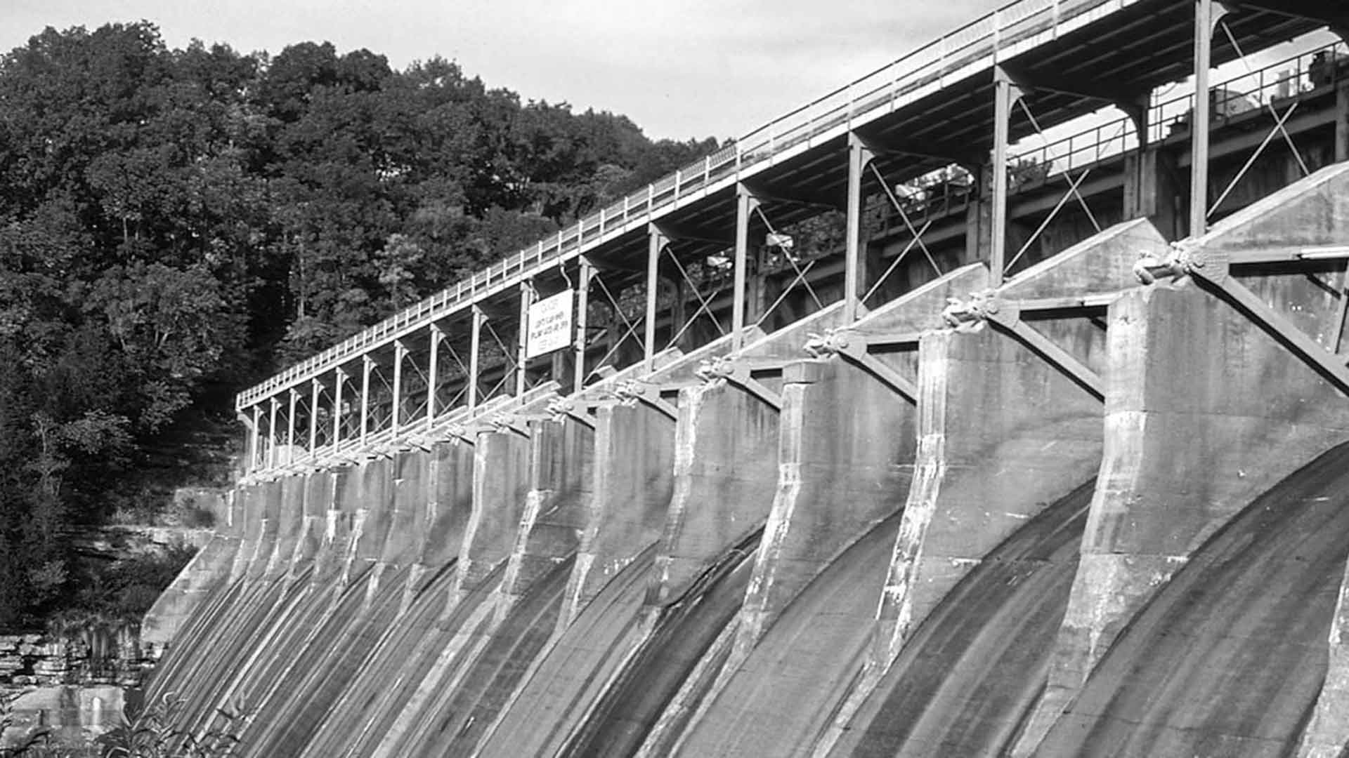 Great Falls Dam at the confluence of the Caney Fork and Collins rivers