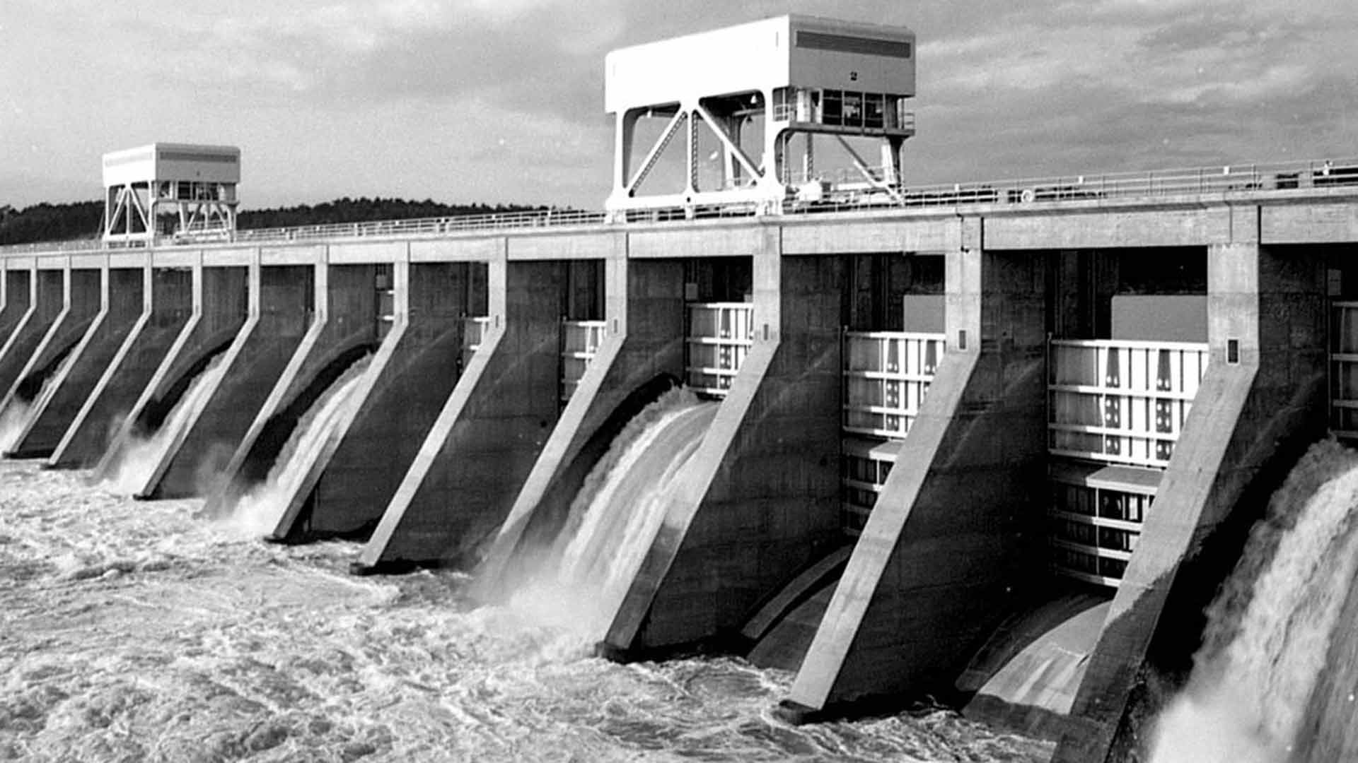 Pickwick Landing Dam in west Tennessee
