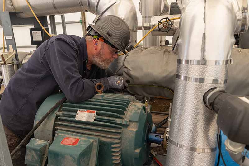 TVA maintenance mechanic Donnie Broadhead