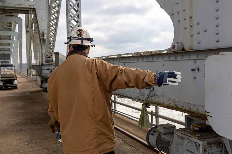 Kevin Broadfoot guiding crane