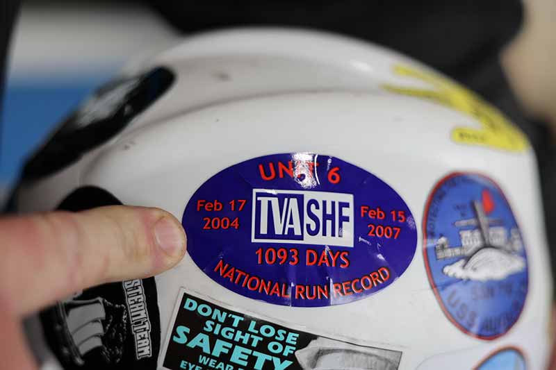 Hard hat with sticker for continuous operation of a coal-fired unit