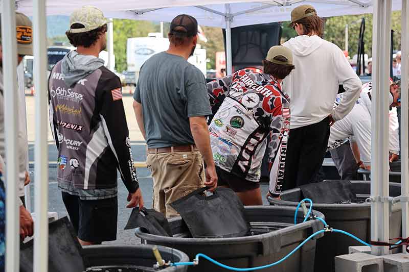 Ultimate Angler competitors place fish in oxygenated tanks