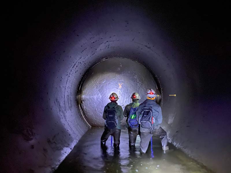 Workers in the tunnel