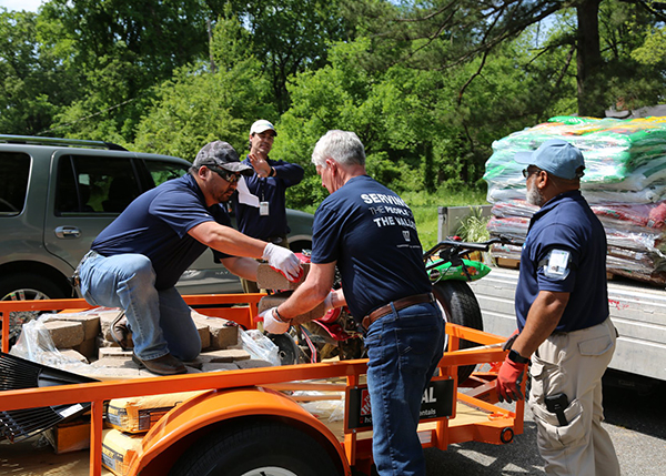 TVA volunteers in community