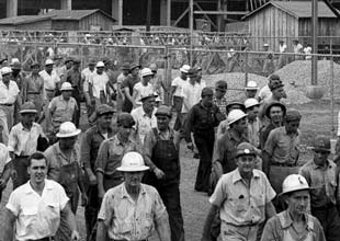 1950s-heroKX-03368 1950s plant workers