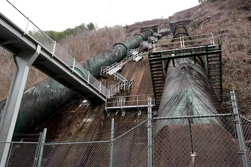 ipes feed water from Apalachia reservoir into the Hiwassee River