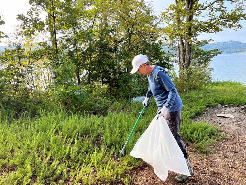Volunteer Cleaning up Lake Norris