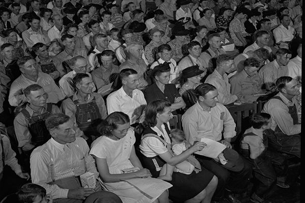 audience at appliance show