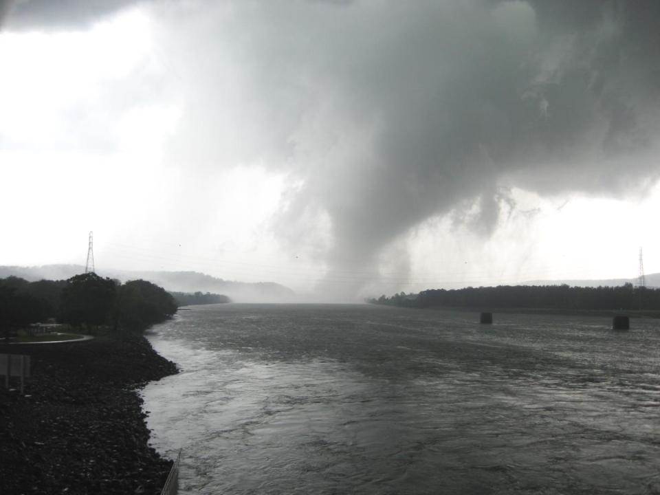 Tornado Approaching Guntersville Dam in 2011